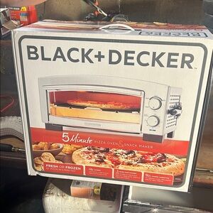 Black & Decker White and Red Pizza Oven & Snack Maker